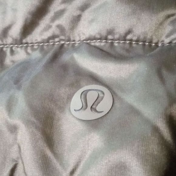 Lululemon Atletica Non-Stop Bomber *Reversible Size 2 in Frontier Color - Picture 9 of 13
